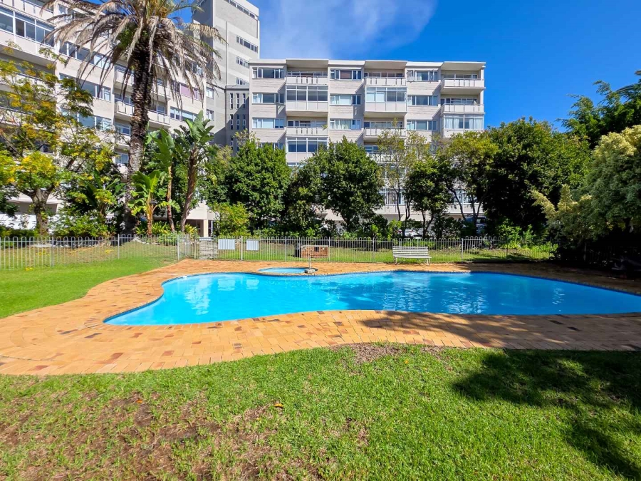 To Let 2 Bedroom Property for Rent in Green Point Western Cape